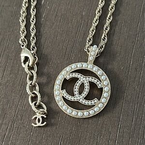 Chanel gold&pearl CC pendant necklace